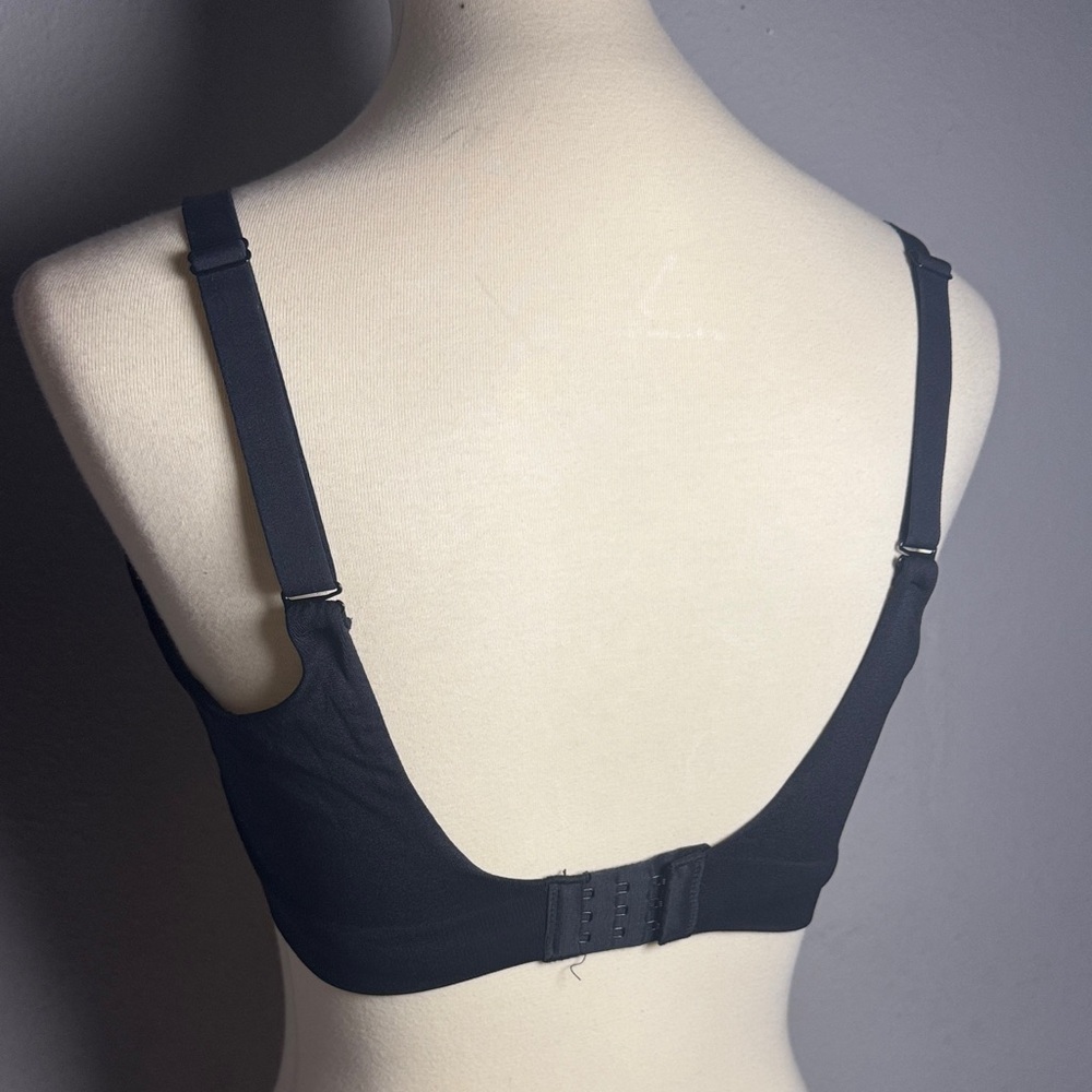 Sleek Black Women's Bra - Picture 4 of 4